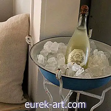 antyki i przedmioty kolekcjonerskie - Pchli targ: Upcycled Champagne Bucket Cynthii