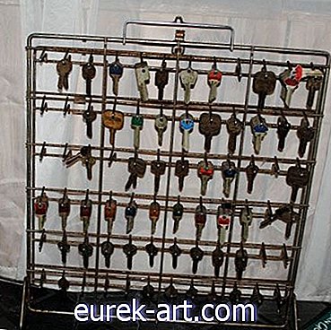 антиквариат и предметы коллекционирования - Блошиный рынок: стойка ключей Жанны