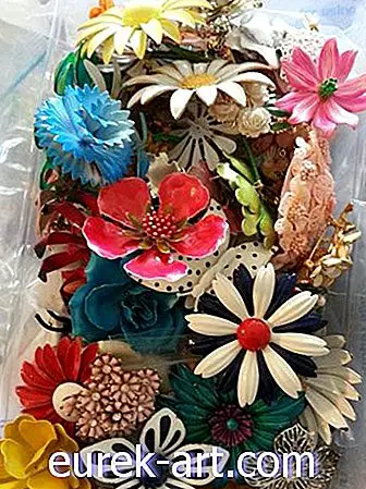 Blusų turgaus nuotrauka: Liucijos gėlių segtukai