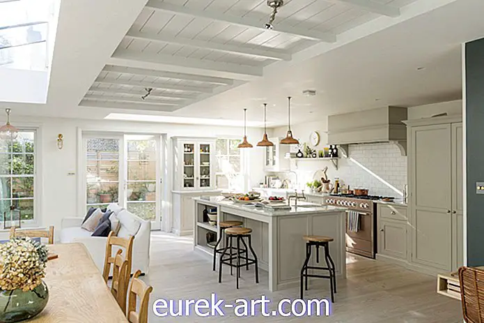 inspirasi warna - 10 Warna Cat Kabinet Dapur Putih Terbaik untuk Clean, Airy Vibe