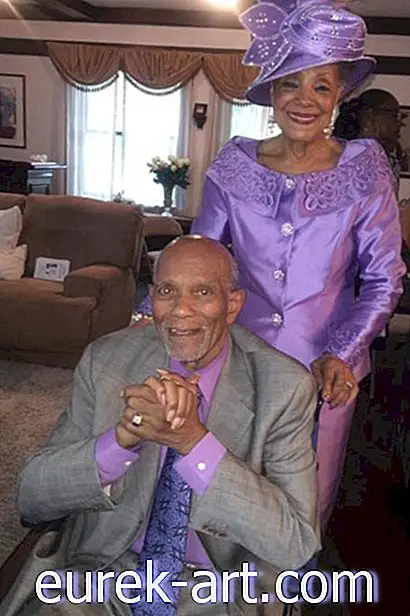 بدا هذا العروس البالغة من العمر 86 عامًا رائعًا بشكل لا يصدق في يوم زفافها