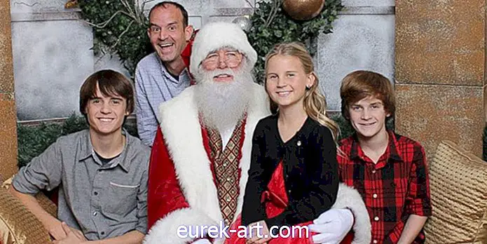 Подивіться, як цей розгорнутий військовий тато доставить своїм дітям незабутній різдвяний сюрприз