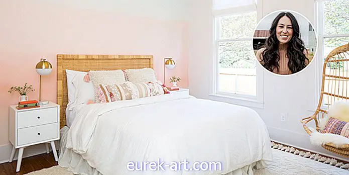 जोआना गेनेस ने इस बेडरूम को एक छोटी लड़की के लिए डिज़ाइन किया है — लेकिन हम इसे अपने लिए चाहते हैं