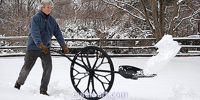 Questo dispositivo su ruote cambierà il modo in cui spalare la neve