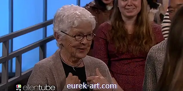 Saksikan Ellen Degeneres Nyanyikan "Selamat Ulang Tahun" untuk Ibunya yang Manis