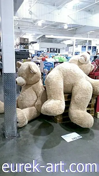 Nehanbíme se přiznat, že jsme úplně chtěli jednoho z těchto obřích medvídků Costco