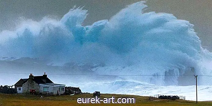 클라우드 또는 웨이브?  놀라운 사진 캡처 스코틀랜드의 폭풍우 코너