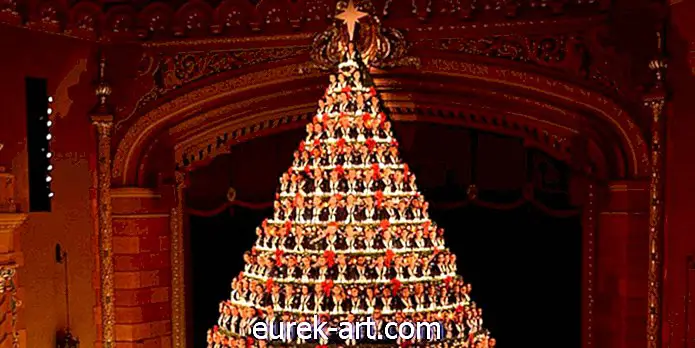 Zie de magie van de hoogste zingende kerstboom van Amerika