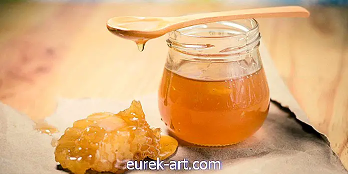 8-те най-добри начина за използване на суров мед това лято