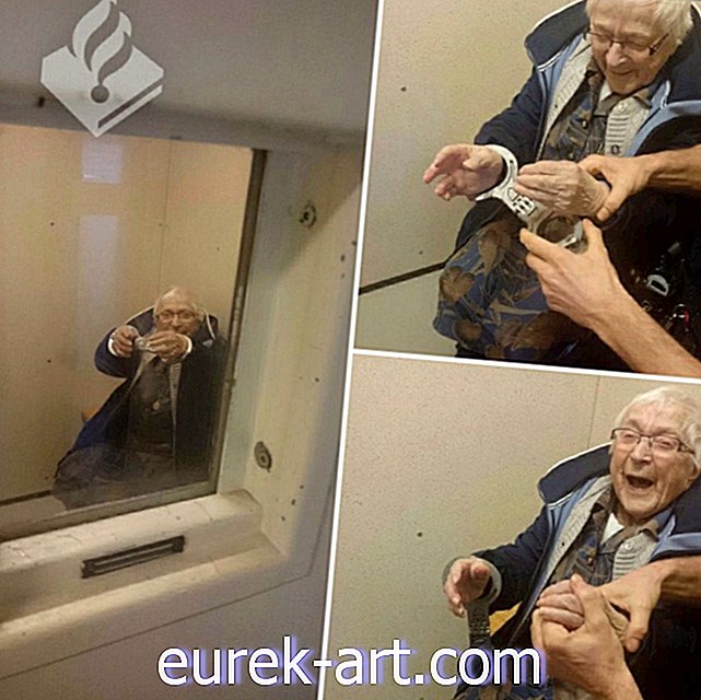 viata la tara - Această doamnă în vârstă de 99 de ani a fost „arestată” pentru a-și completa lista cu găleata