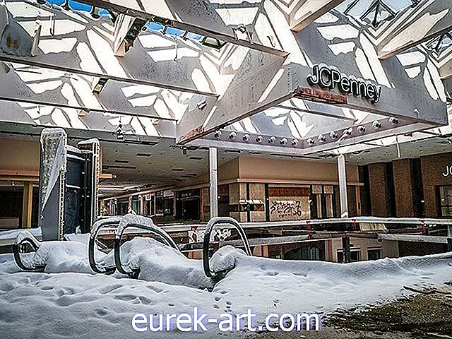 maaelu - 10 kummitavat fotot lumest täidetud mahajäetud kaubanduskeskusest