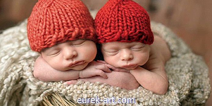 Американската асоциация за сърце търси доброволци да плетат шапки за новородени