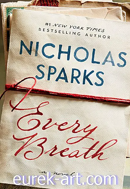 Nicholas Sparks обявява дата на излизане за най-новия си роман