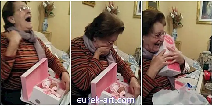 Sellel vanaemal on pärast nuku saamist parim reaktsioon, mida ta ei saanud lapsena endale lubada