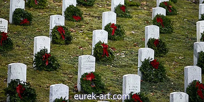 Der er en stor mangel på kranser for faldne soldater på Arlington National Cemetery dette år