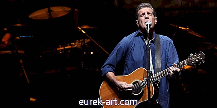 Dedinský život - Glenn Frey's Syn sa oficiálne ujíma miesta na turné s orlami