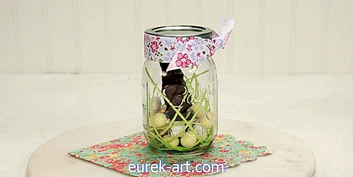 Questo Mason Jar Bunny Nest è il regalo di Pasqua fai-da-te più semplice