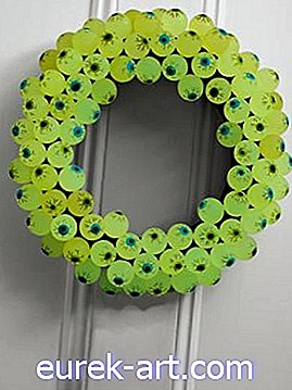 Kup lub DIY It: Eerie Eyeball Wreath