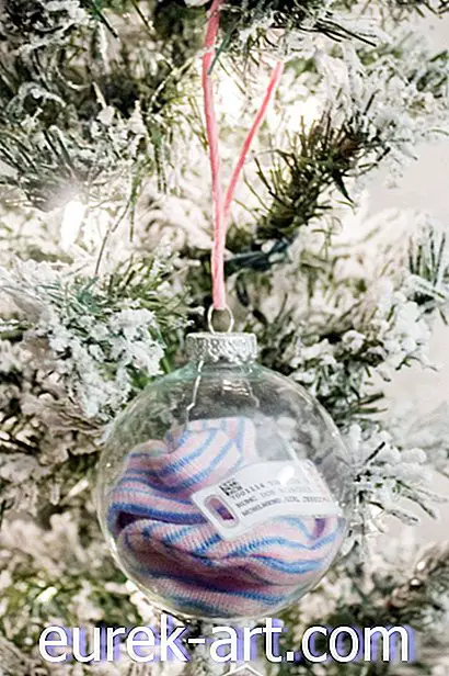 Deze zelfgemaakte ornamenten 'Baby's First Christmas' zijn zo lief