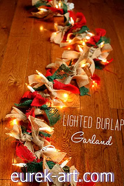 Ge din mantel en julmakeup med denna DIY säckväv Garland