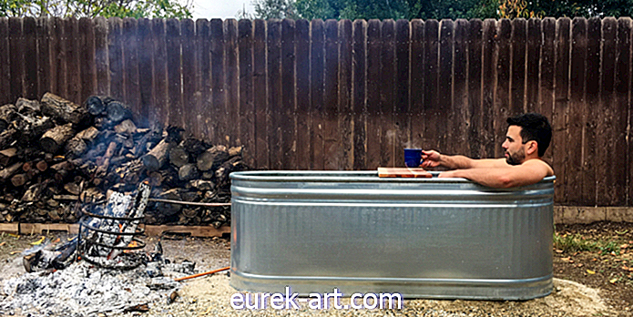 Як зробити власну гідромасажну ванну з дровами на вогні у вашому дворі
