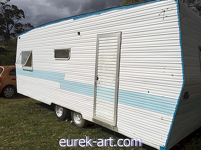 Un étudiant transforme une caravane vide en une maison minable et chic pour seulement 6 000 $