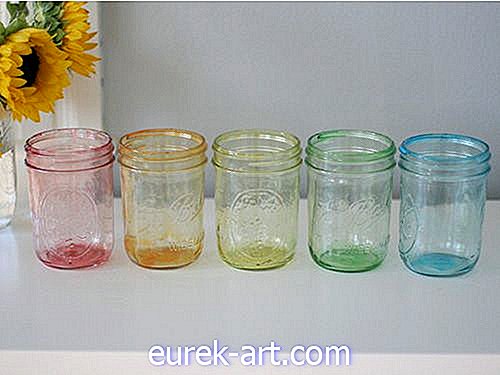 Como fazer seus próprios frascos de pedreiro coloridos