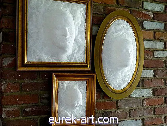 DIY Ghost Face Picture Frame