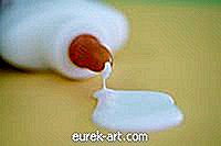 כיצד ליצור מגזרת נייר עם דבק ומים