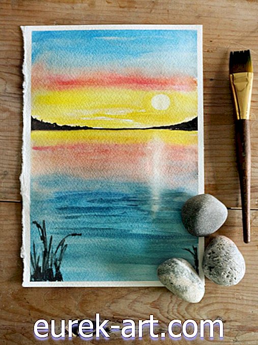 水彩絵の具で夕日を描く方法