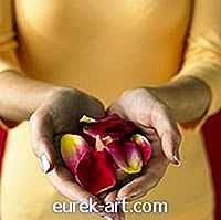 מלאכות - כיצד להכין עלי כותרת של ורדים מנייר רקמות