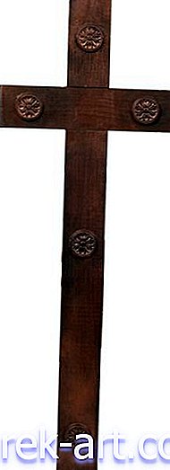 mestieri - Come scolpire una croce di legno