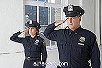 Hogyan készítsünk egy rendőr kalapot papírból
