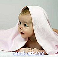 Cómo poner bordes de ganchillo en mantas de franela para bebés