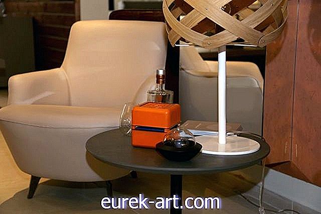 Ez a stílusos dohányzóasztal-kocka valójában működő ventilátor-díszítő ötletek