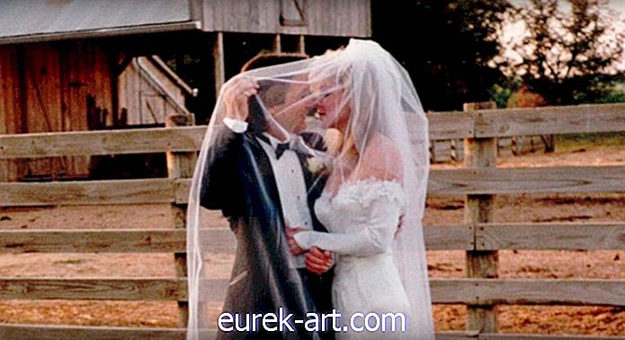 zábava - Po 25 letech manželství, Clint Black říká manželka Lisa Hartman Blacková mu pomohla navigovat hvězdnou