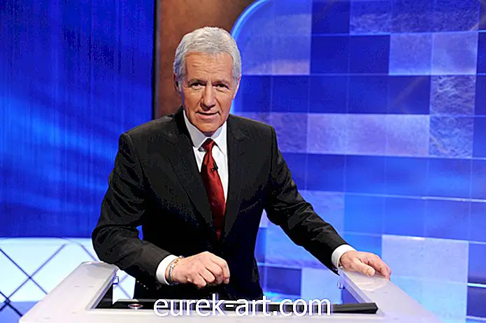 hiburan - Tuan Rumah 'Jeopardy' Alex Trebek Telah Didiagnosis Dengan Kanker