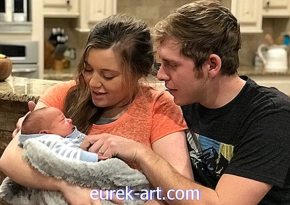 Star av Joy-Anna Duggar føder sitt første barn