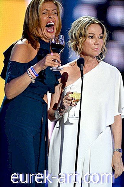 Kathie Lee dan Hoda Sungguh Totally Stole Show di Anugerah CMT