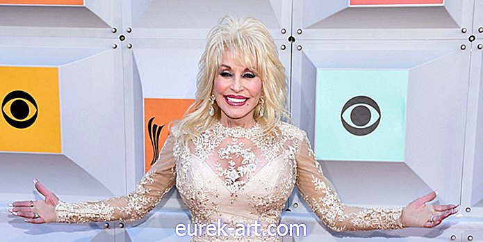 Dolly Parton dan Suaminya Membaharui Sumpah mereka pada Ulang Tahun ke-50 mereka