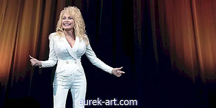 Dolly Parton levanta US $ 9 milhões e conta vítimas do incêndio violento durante o teleton
