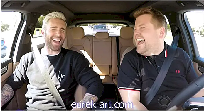 Adam Levine và James Corden bị kéo qua khi hát Carpool