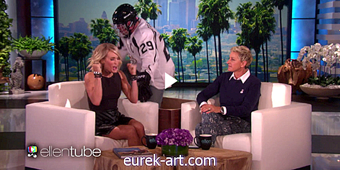 szórakozás - Nézd, amint Ellen megijeszti a nadrágot Carrie Underwood