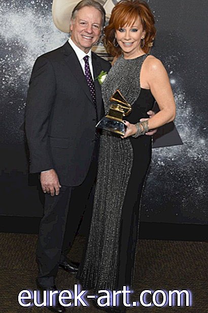 underhållning - Reba McEntire fick sin nya pojkvän till Grammys