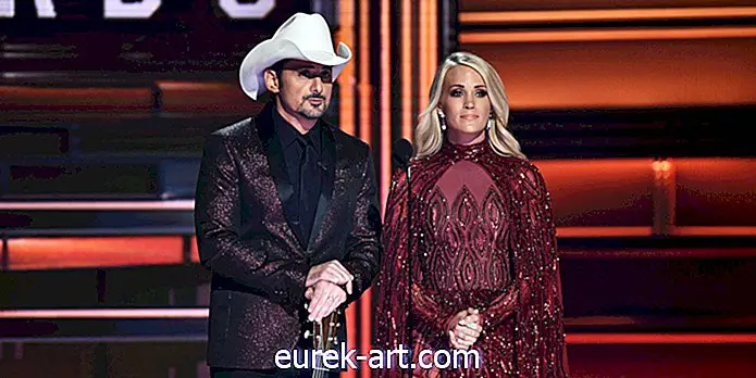 zábava - Carrie Underwoodová a Brad Paisley dostali politickú zodpovednosť za prvých 5 minút ocenenia CMA