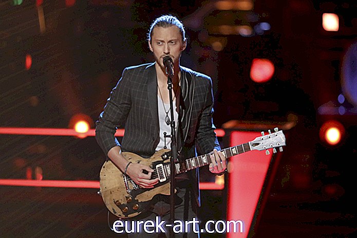 underholdning - 'The Voice' -deltageren Cody Ray Raymond's chokerende udgang Gnister forargelse blandt fans
