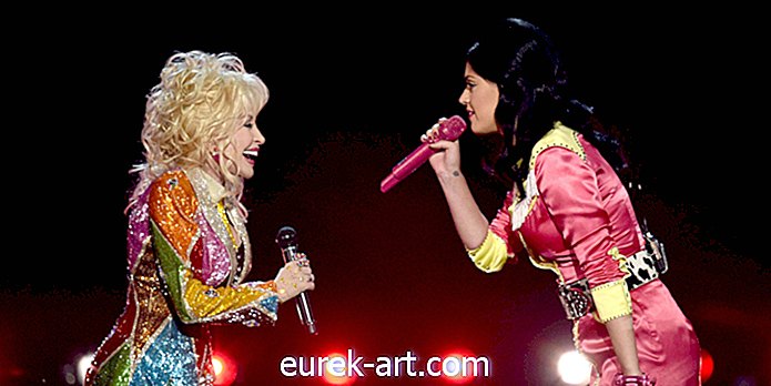 Katso Dolly Parton ja Katy Perry esiintymässä yhdessä ACM-palkinnoissa