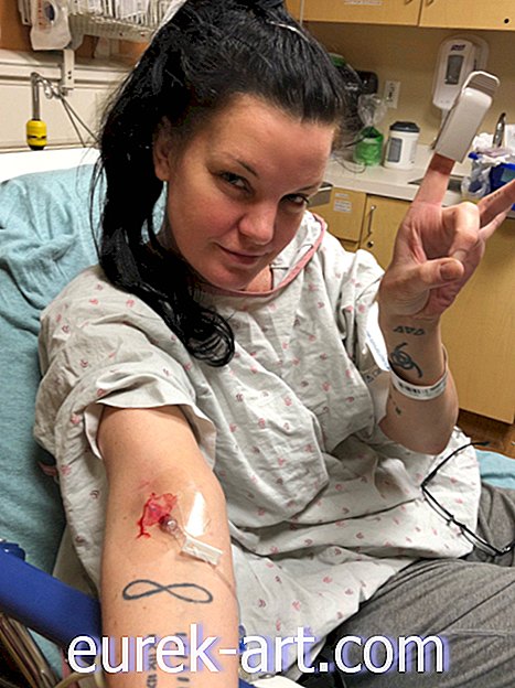 zabava - Nekdanja zvezda NCIS-a Pauley Perrette je iz bolnišnice delila strašljivo selfijo