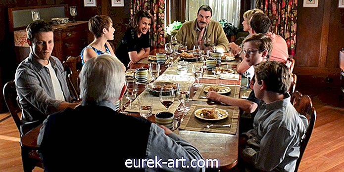 'Blue Bloods'스타 브리짓 모이 한 하인은 가족 디너 장면에 숨겨진 의미가 있다고 말한다.