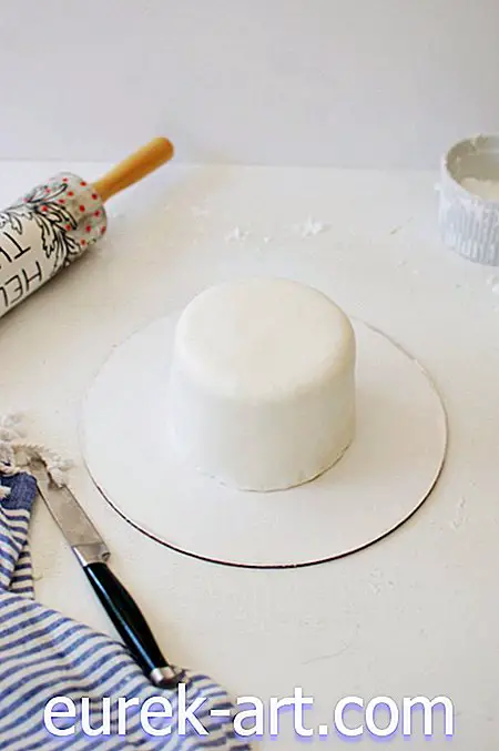 Hogyan készítsünk torta fondantot a semmiből